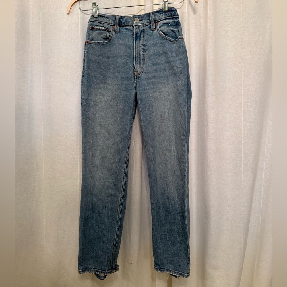 Curve Love Ultra High Rise Ankle Straight Jean in Medium Detroy wash